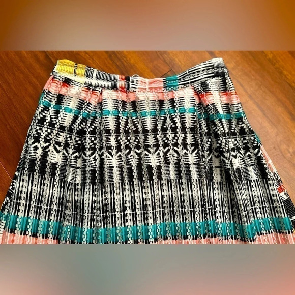 Romeo & Juliet Couture Lace Pleat Skirt , Size Small - Picture 2 of 11